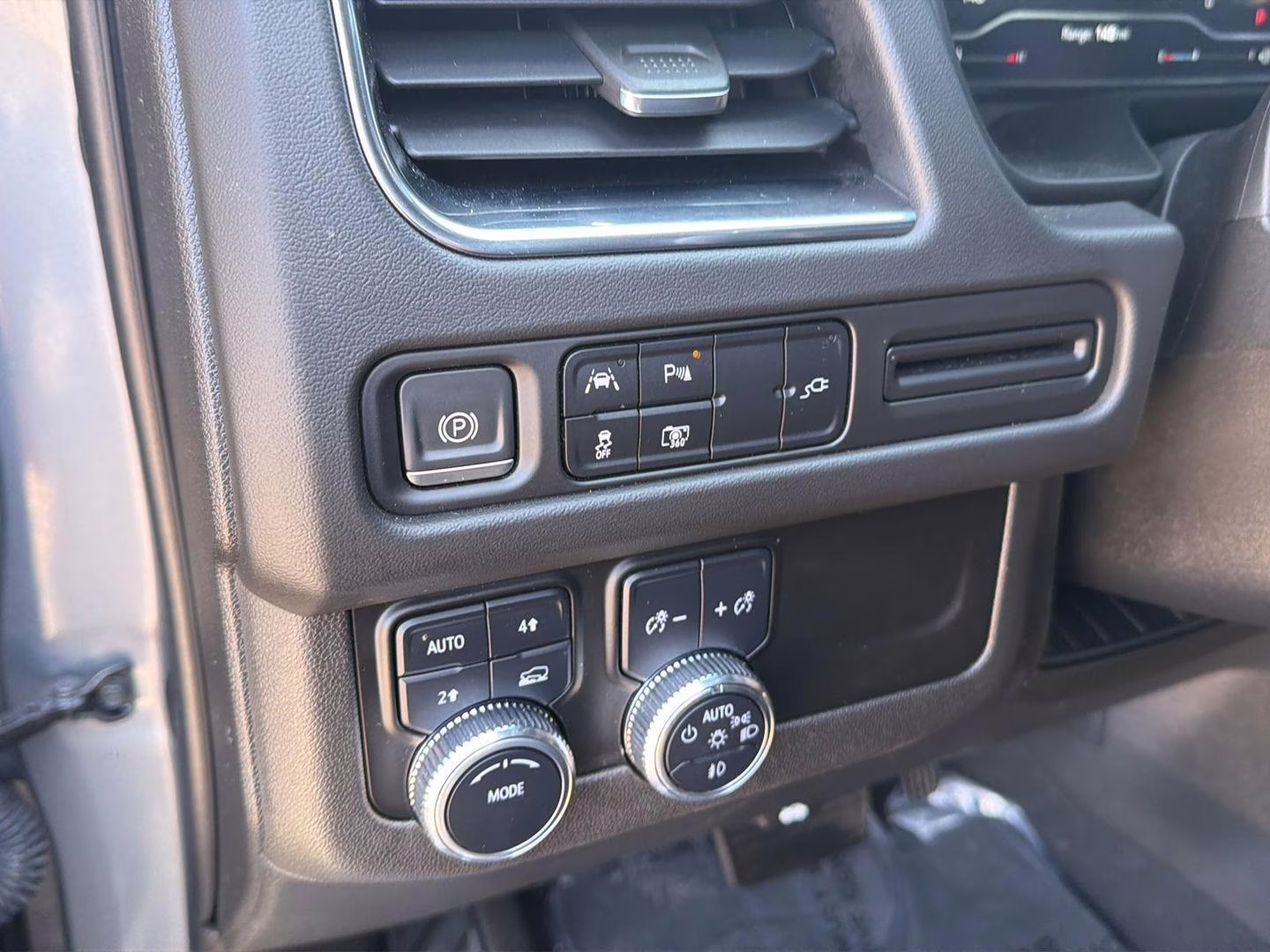 2022 Satin Steel Metallic GMC Yukon SLT 4X4 SUV