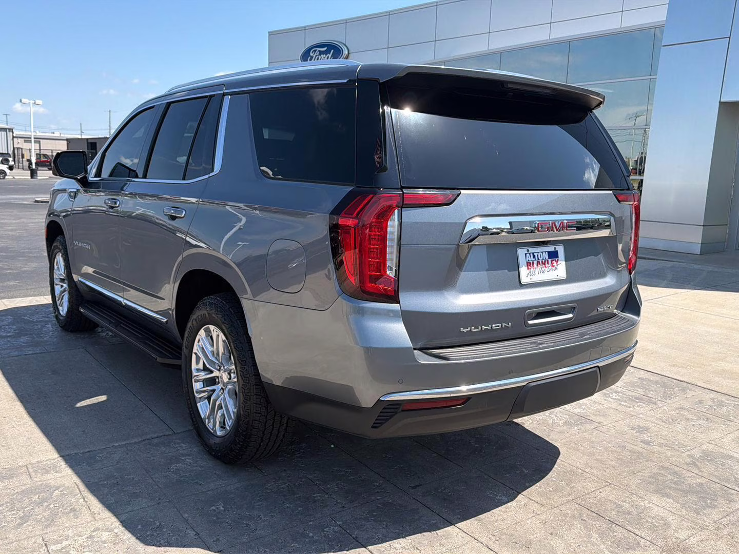 2022 Satin Steel Metallic GMC Yukon SLT 4X4 SUV