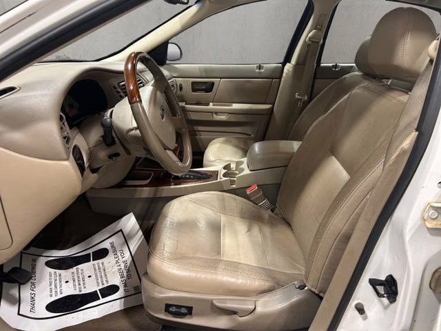 2005 Vibrant White Clearcoat Ford Taurus SEL FWD Sedan