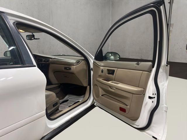 2005 Vibrant White Clearcoat Ford Taurus SEL FWD Sedan