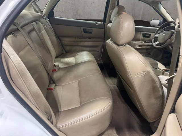 2005 Vibrant White Clearcoat Ford Taurus SEL FWD Sedan