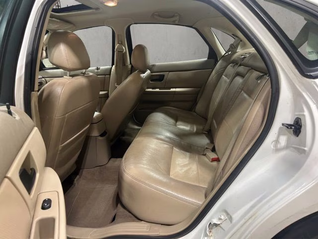 2005 Vibrant White Clearcoat Ford Taurus SEL FWD Sedan