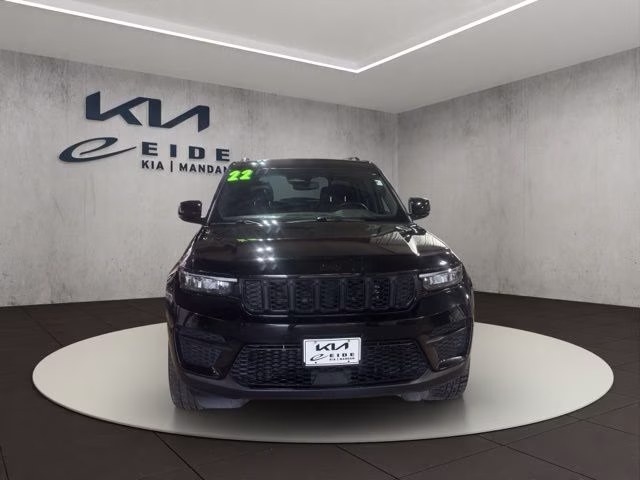 2022 Diamond Black Crystal Pearlcoat Jeep Grand Cherokee Altitude 4X4 SUV