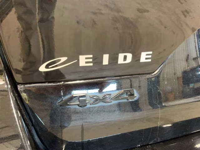 2022 Diamond Black Crystal Pearlcoat Jeep Grand Cherokee Altitude 4X4 SUV