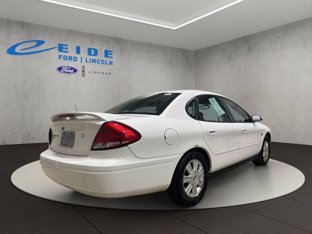 2005 Vibrant White Clearcoat Ford Taurus SEL FWD Sedan