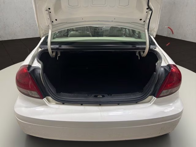 2005 Vibrant White Clearcoat Ford Taurus SEL FWD Sedan