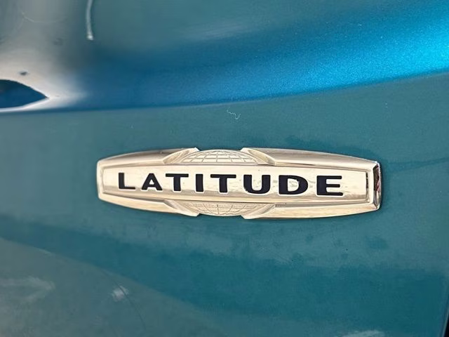 2022 Bikini Metallic Clearcoat Jeep Renegade Latitude 4X4 SUV