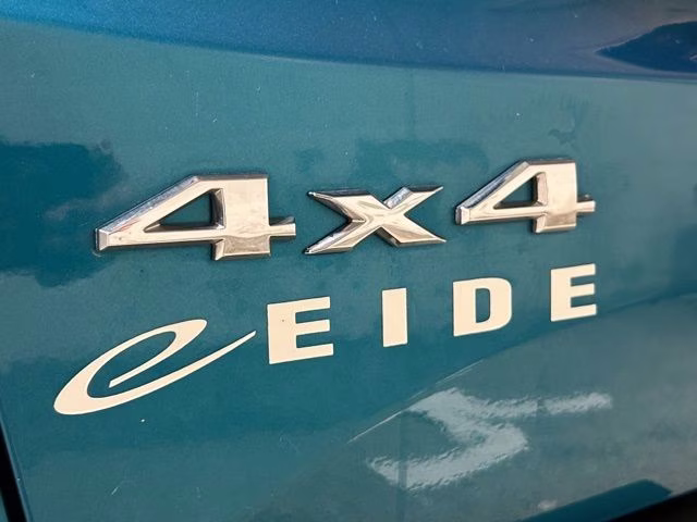 2022 Bikini Metallic Clearcoat Jeep Renegade Latitude 4X4 SUV