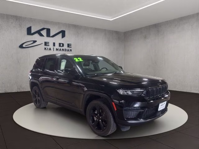 2022 Diamond Black Crystal Pearlcoat Jeep Grand Cherokee Altitude 4X4 SUV
