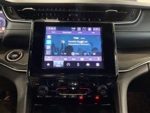 2022 Diamond Black Crystal Pearlcoat Jeep Grand Cherokee Altitude 4X4 SUV