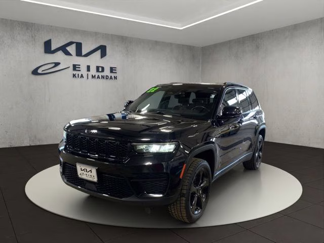 2022 Diamond Black Crystal Pearlcoat Jeep Grand Cherokee Altitude 4X4 SUV