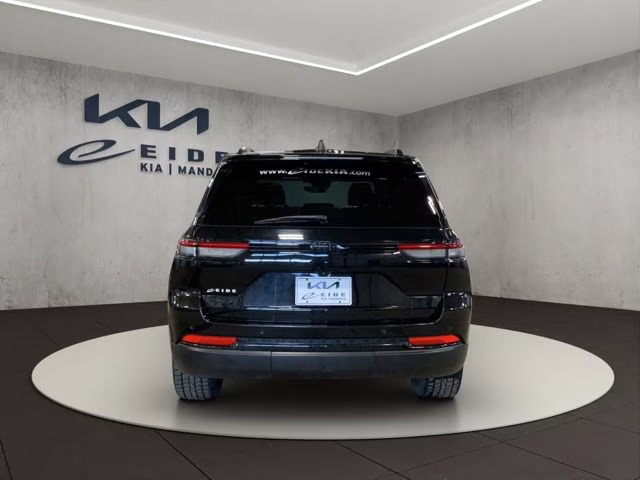 2022 Diamond Black Crystal Pearlcoat Jeep Grand Cherokee Altitude 4X4 SUV