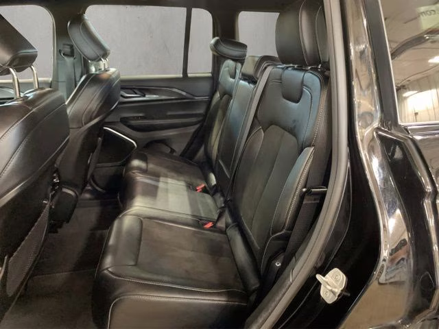 2022 Diamond Black Crystal Pearlcoat Jeep Grand Cherokee Altitude 4X4 SUV