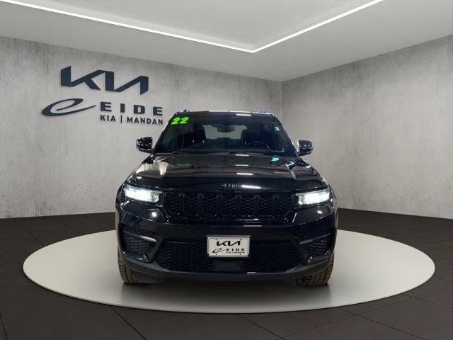 2022 Diamond Black Crystal Pearlcoat Jeep Grand Cherokee Altitude 4X4 SUV