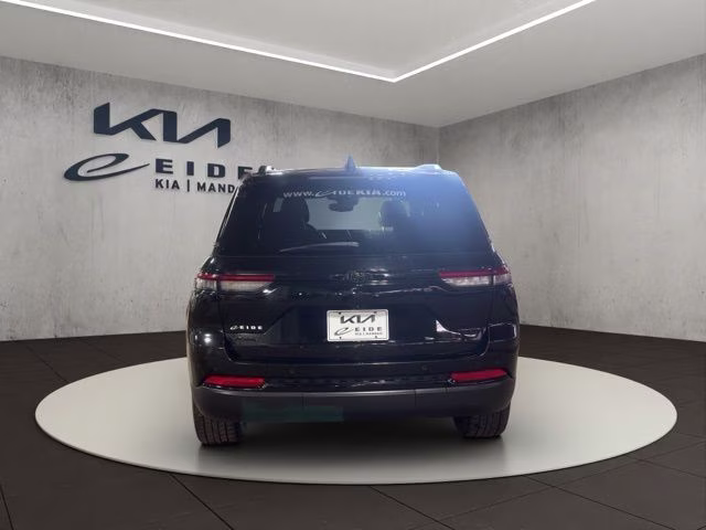 2022 Diamond Black Crystal Pearlcoat Jeep Grand Cherokee Altitude 4X4 SUV