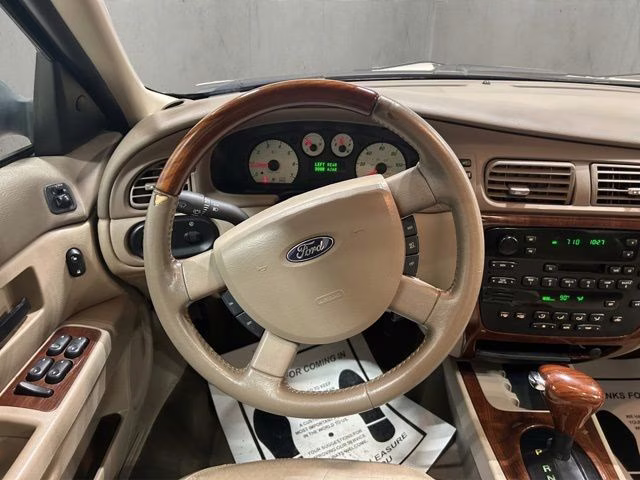 2005 Vibrant White Clearcoat Ford Taurus SEL FWD Sedan