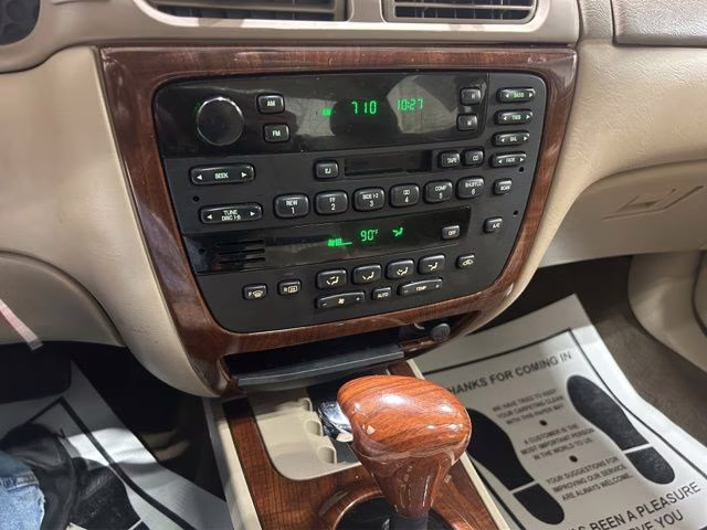 2005 Vibrant White Clearcoat Ford Taurus SEL FWD Sedan