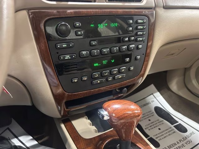 2005 Vibrant White Clearcoat Ford Taurus SEL FWD Sedan