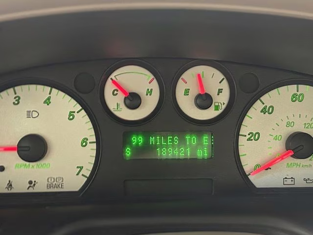 2005 Vibrant White Clearcoat Ford Taurus SEL FWD Sedan