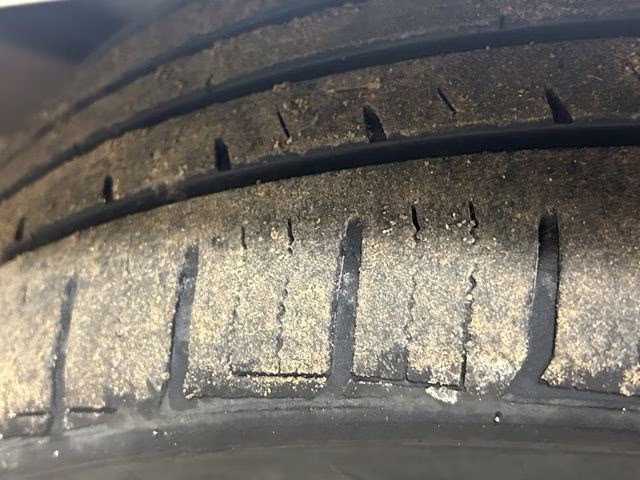 2005 Vibrant White Clearcoat Ford Taurus SEL FWD Sedan