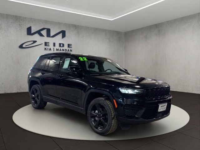 2022 Diamond Black Crystal Pearlcoat Jeep Grand Cherokee Altitude 4X4 SUV