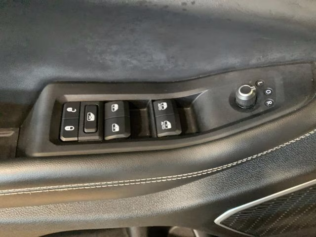 2022 Diamond Black Crystal Pearlcoat Jeep Grand Cherokee Altitude 4X4 SUV