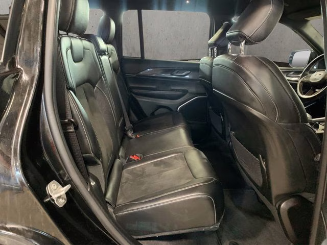 2022 Diamond Black Crystal Pearlcoat Jeep Grand Cherokee Altitude 4X4 SUV