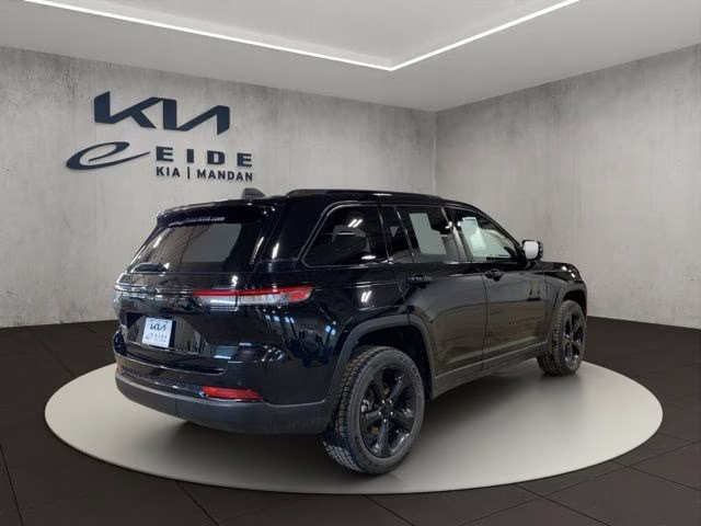 2022 Diamond Black Crystal Pearlcoat Jeep Grand Cherokee Altitude 4X4 SUV