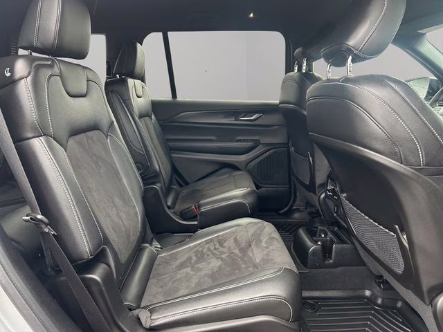 2024 Silver Zynith Jeep Grand Cherokee L Altitude 4X4 SUV