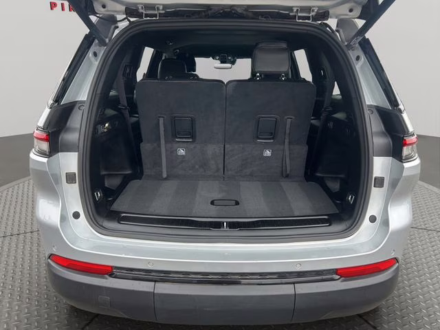 2024 Silver Zynith Jeep Grand Cherokee L Altitude 4X4 SUV