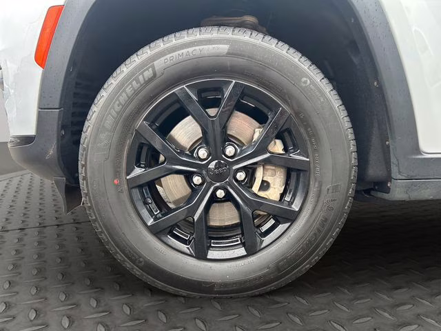 2024 Silver Zynith Jeep Grand Cherokee L Altitude 4X4 SUV