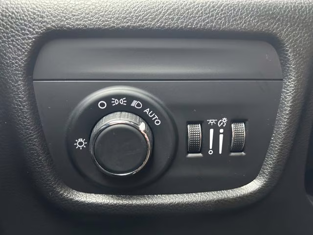 2024 Silver Zynith Jeep Grand Cherokee L Altitude 4X4 SUV