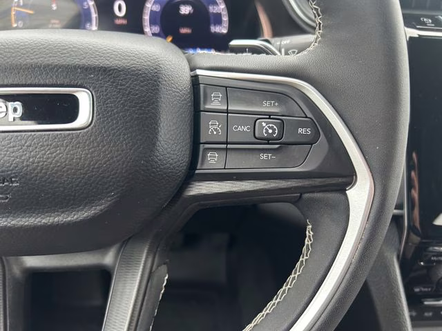 2024 Silver Zynith Jeep Grand Cherokee L Altitude 4X4 SUV