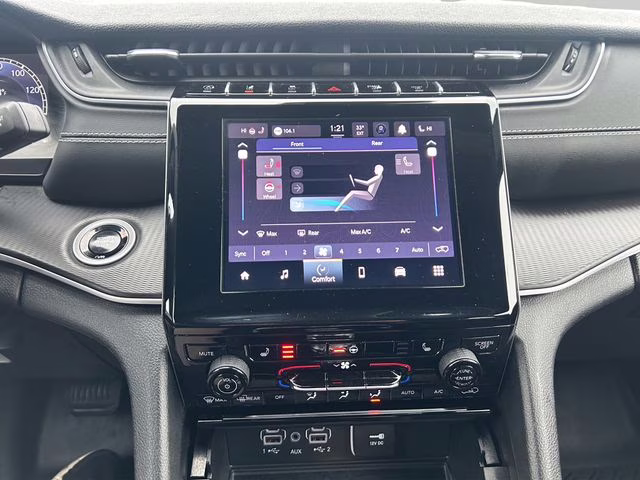 2024 Silver Zynith Jeep Grand Cherokee L Altitude 4X4 SUV