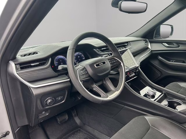 2024 Silver Zynith Jeep Grand Cherokee L Altitude 4X4 SUV