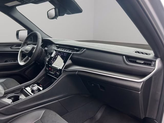 2024 Silver Zynith Jeep Grand Cherokee L Altitude 4X4 SUV