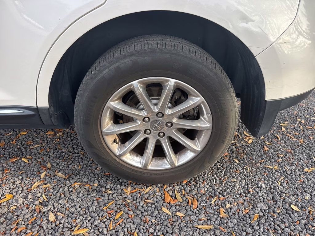 2015 White Platinum Clearcoat Metallic Lincoln MKX Base FWD SUV