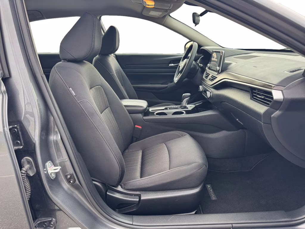 2024 Gun Metallic Nissan Altima 2.5 SV FWD Sedan