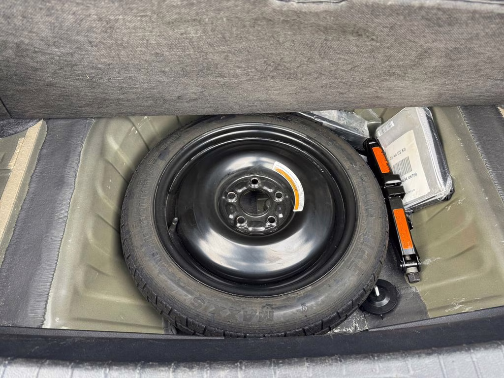 2024 Gun Metallic Nissan Altima 2.5 SV FWD Sedan