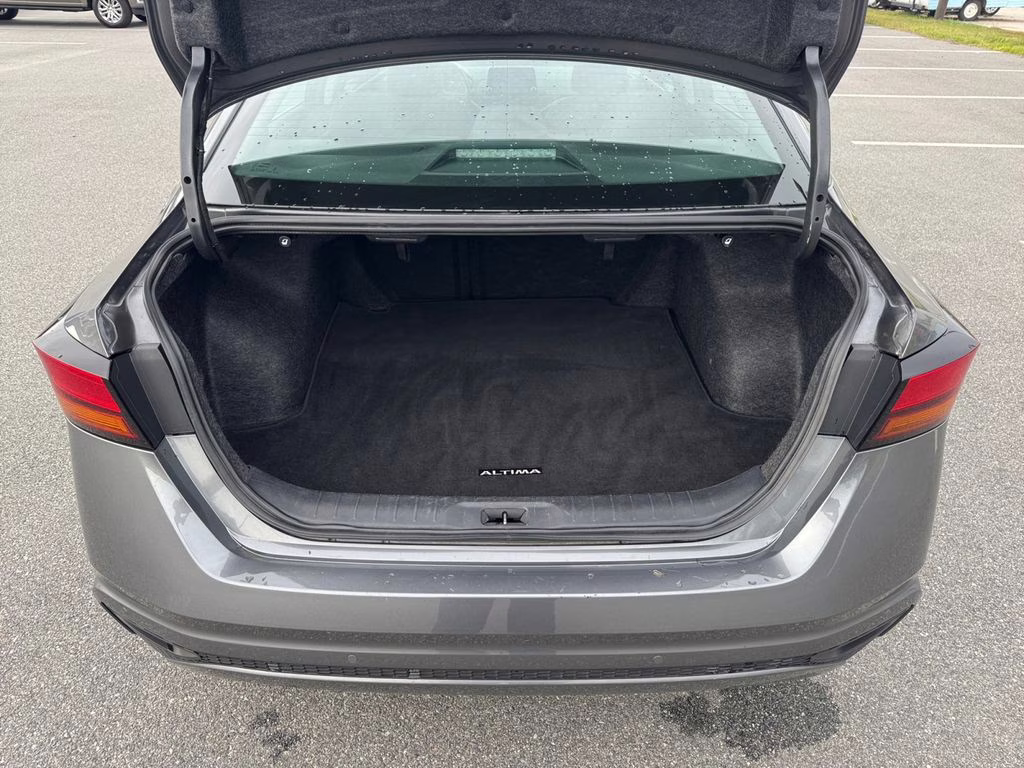 2024 Gun Metallic Nissan Altima 2.5 SV FWD Sedan
