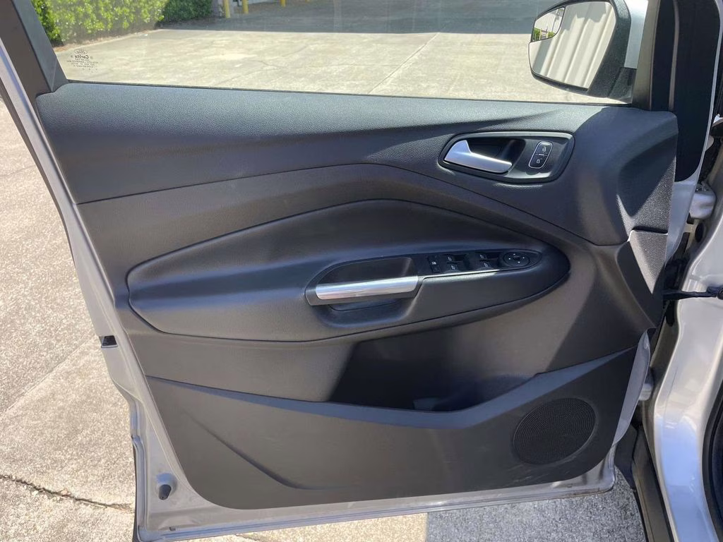 2018 Ingot Silver Metallic Ford Escape SE FWD SUV