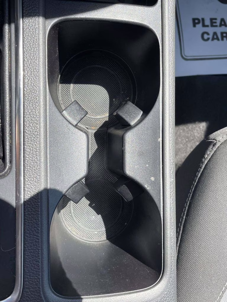 2018 Ingot Silver Metallic Ford Escape SE FWD SUV