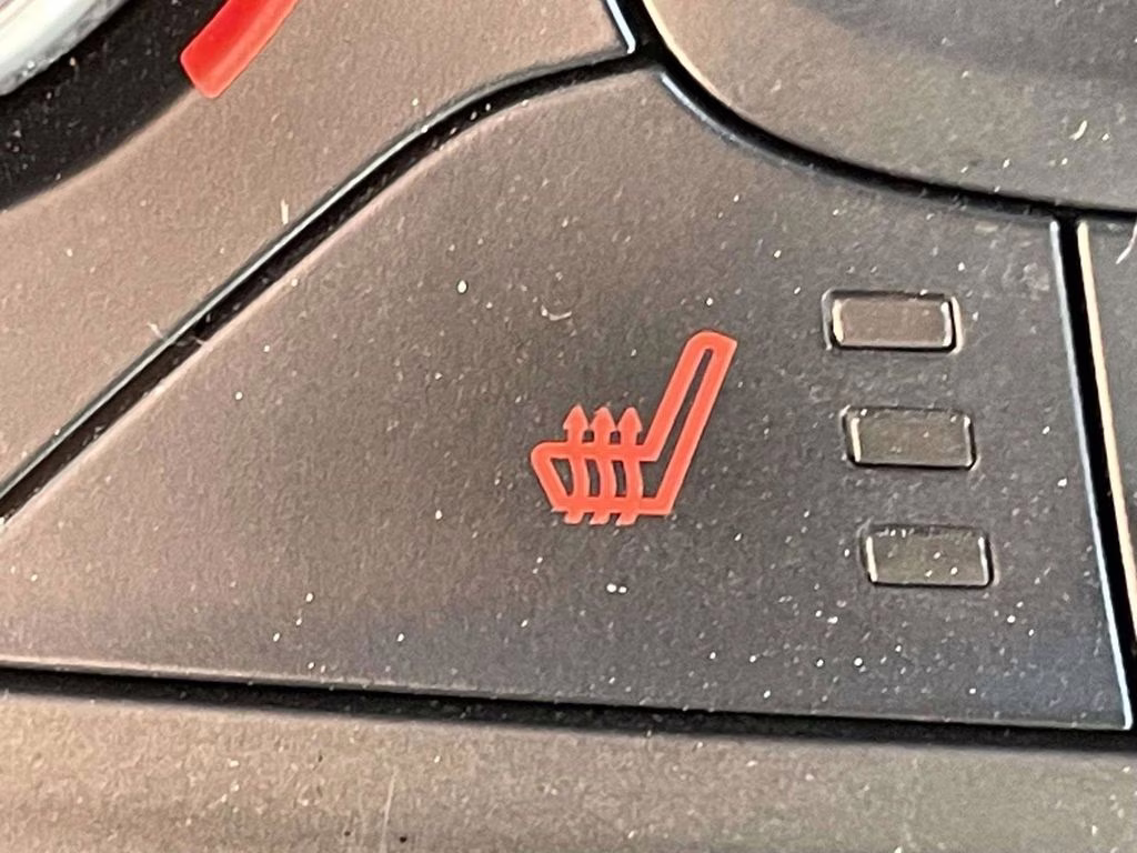 2018 Ingot Silver Metallic Ford Escape SE FWD SUV