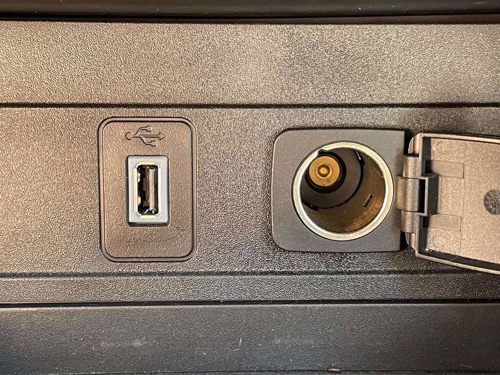 2018 Ingot Silver Metallic Ford Escape SE FWD SUV