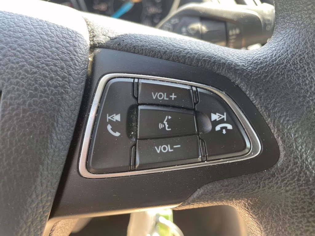 2018 Ingot Silver Metallic Ford Escape SE FWD SUV