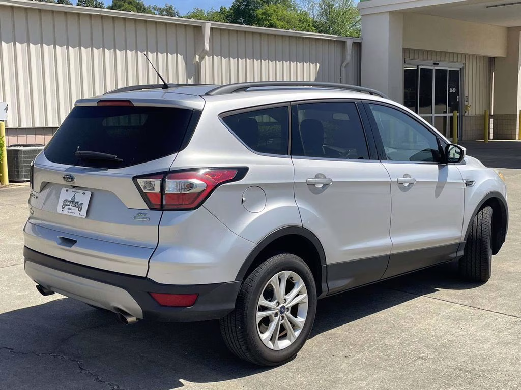 2018 Ingot Silver Metallic Ford Escape SE FWD SUV