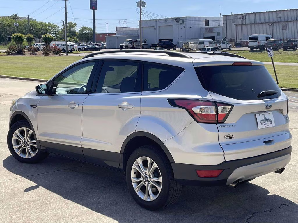 2018 Ingot Silver Metallic Ford Escape SE FWD SUV