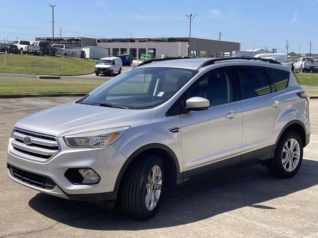 2018 Ingot Silver Metallic Ford Escape SE FWD SUV