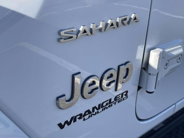 2021 Bright White Clearcoat Jeep Wrangler Unlimited Sahara 4X4 SUV