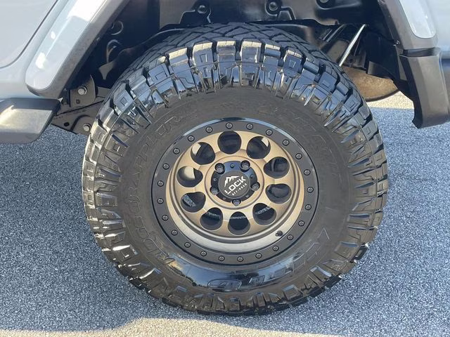 2021 Bright White Clearcoat Jeep Wrangler Unlimited Sahara 4X4 SUV